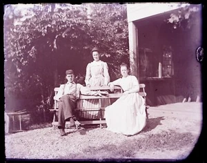 ONE (1) LATE 1800s GLASS NEGATIVE, THE McQUESTENS????, as seen the pictures. - Picture 1 of 2