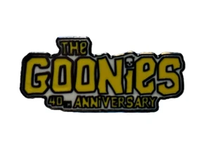 UK GOONIES 40TH ANNIVERSARY EMAILLE ANSTECKNADEL - Bild 1 von 2