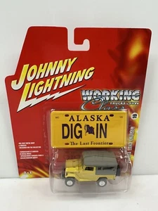 Johnny Lightning Working Class Trucks 1980 Toyota Land Cruiser Alaska Yellow HTF - Picture 1 of 3