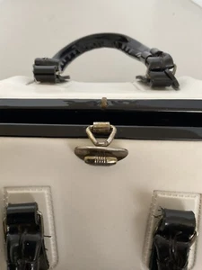 Vintage Handbag, White colour, snap lock (It's Sheldon with The Lucky 1c coin) - Picture 1 of 11