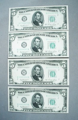 Lot of four (4) uncirculated $5 dollar bills Series 1950 A. Two are sequential - Image 1 of 4
