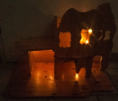 Holz Puppenhaus Spielhaus Burg Schloss Saloon Stall Grippe ohne Zubehör + Licht - Bild 1 von 4