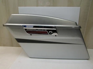 1994-2013 Harley-Davidson Touring FLTR Left Saddlebag Brilliant Silver 90043-06 - Picture 1 of 17