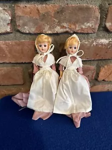 2 bambole vintage plastica dura testa/braccia snodate occhi mobili 8" pesca taffetà vestito - Foto 1 di 6