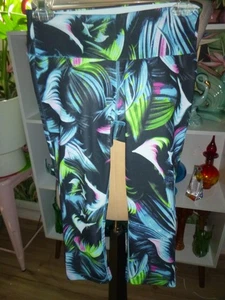 WOMANS SIZE SMALL"NEW BALANCE"GREEN/BLACK/AQUA/PINK CAPRI LEGGINGS/YOGA PANTS - Picture 1 of 2
