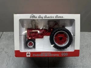 Ertl 1/16 McCormick Farmall 230 Toy Tractor Times 1999 Anniv. Ed. #16019A Neu in OVP - Bild 1 von 6