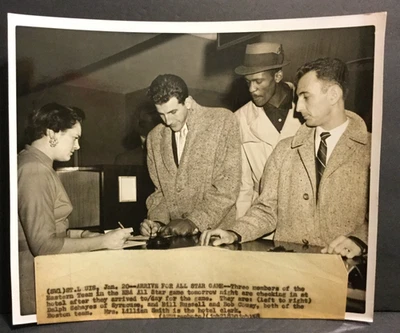 1/20/1958 8"x10" Dolph Schayes, Bill Russell, Bob Cousy NBA All Star Game Sku45 Foto 1 de 4