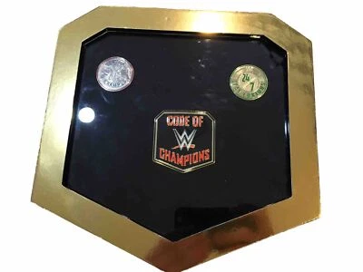 RARO WWE (VITRINA) CON COLECCIÓN de 3 PINES DE SOLAPA Código de Campeones 24/7 Foto 1 de 4