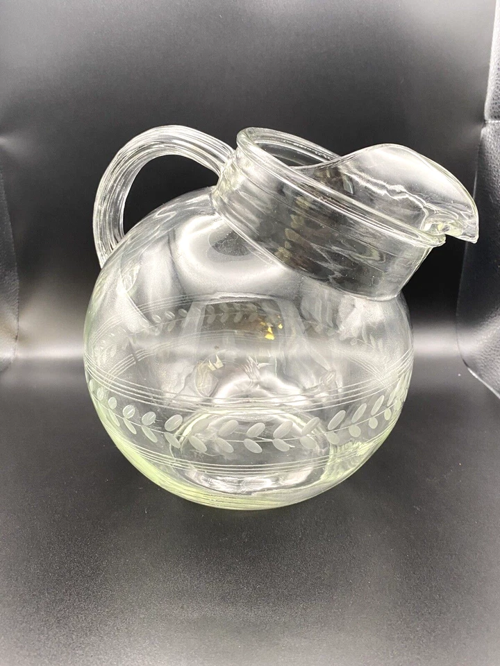 复古 Anchor Hocking 灰色切割 Laurel & Line 图案投手 7 英寸高 7 英寸宽 — 第 1/4 张图片