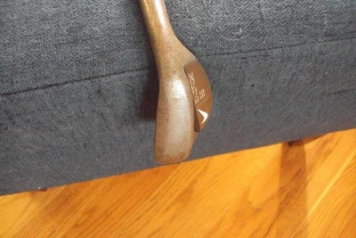 Nike Engage Square 56 grados SW Dynamic Gold cuña flex acero 35" acabado crudo Foto 1 de 4