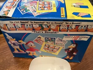 PANINI ""THAT'S DONALD"" AUFKLEBER UND 3D-FIGUREN KOMPLETTE BOX MIT 25ER-PACK UNGEÖFFNET - Bild 1 von 9