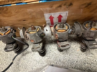 Venta lote distribuidores Volvo 240 Foto 1 de 4