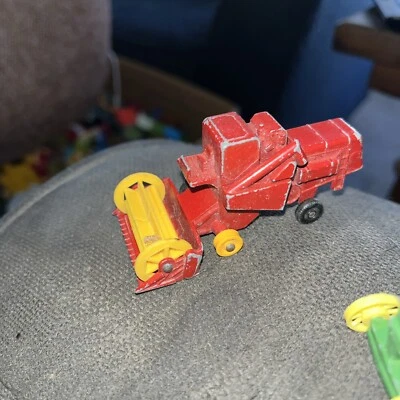 MATCHBOX LESNEY Claas Combine Harvester Farm, Series 65 Yellow Hubs England 1969 - Image 1 of 3