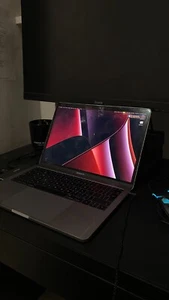 MacBook Pro 2017 13" CORE I7-7660U 2.50 GHz Intel Iris Plus 640, 16GB RAM, 512GB - Picture 1 of 13