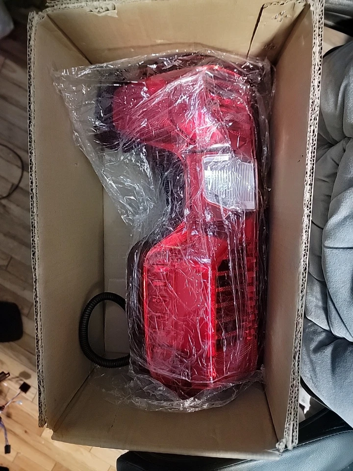 Luz trasera halógena lateral del conductor 21 22 23 SILVERADO 1500 PICKUP OEM ID# 84554656 Foto 1 de 4