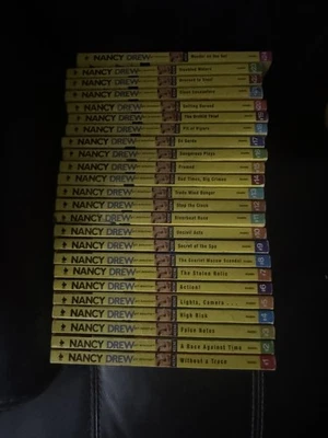 Nancy Drew Large Book Lot of 24 VTG Books Carolyn Keene - Imagem 1 de 3