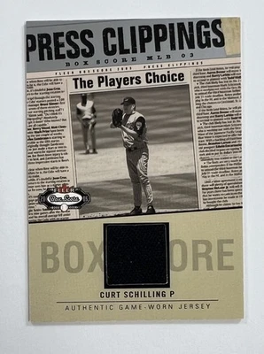 Fleer Box Score 2003 #CS-PC Curt Schilling Prensa Recortes Reliquia AR134 Foto 1 de 2