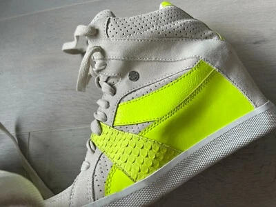 OFERTA | Zapatillas de cuña de gamuza Coach Alexis usadas | Tiza y amarillo brillante | 8,5 Foto 1 de 4