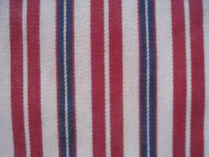 Ombrellone ROSSO BIANCO E BLU a righe 106" lungo per circa 56" di larghezza - Foto 1 di 3
