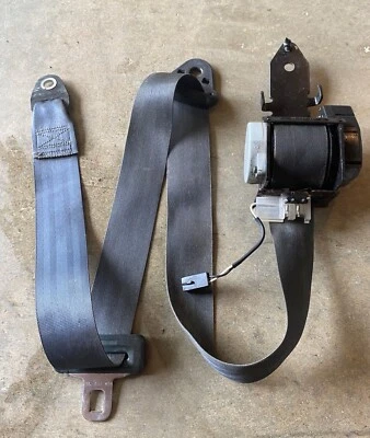 94 95 96 97 1996 Dodge Intrepid cinturón de seguridad delantero izquierdo retractor gris Foto 1 de 4