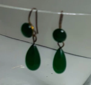 Vintage pair dainty tear-drop jade jadeite earrings 25mm Lovely item - Picture 1 of 2