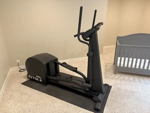TRUE Fitness 600EA Elliptical Machine - Picture 1 of 2