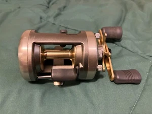 Shimano: Cardif 400A Baitcasting Angelrolle 5 Lager - Bild 1 von 17