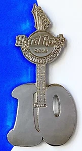 2010 HARD ROCK CAFE ONLINE HRCPCC 10º AÑO MIEMBRO PIN DE GUITARRA - Imagen 1 de 2