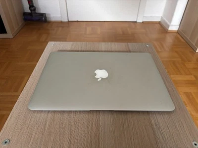 Apple Macbook Air 13 Zoll (128GB SSD, Intel Core i5 5. Gen., 2,70GHz, 8GB... - Bild 1 von 4