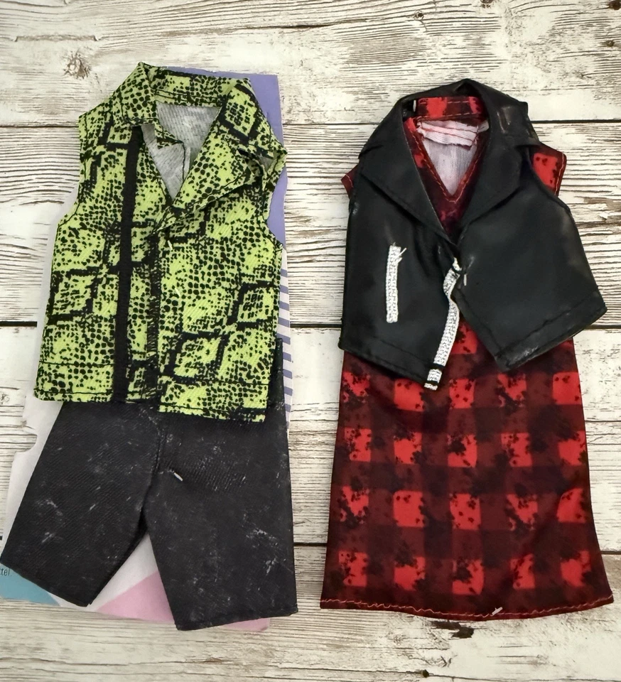 Барби и Кен рокер стиль наряды - клетку платье с жилетом - зеленая рубашка и шорты - Изображение 1 из 1