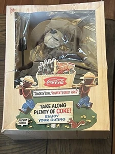 Peluche pupazzo vintage '97 Coca Cola Collectors Club Smokey l'orso C87 di 400 NUOVO - Foto 1 di 7