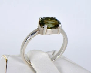 Hermoso anillo facetado de vidrio MOLDAVITA - talla 5,75 - joyería de meteoritos superiores - Imagen 1 de 4