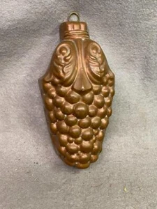 ANTIGUO MOLDE DE COBRE TEMA DE UVA 9 1/2 PULGADAS POR 5 PULGADAS - Imagen 1 de 4