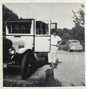 Antikes Auto 20er Jahre sehr hohe Türen - Bild 1 von 3