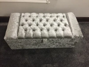 Chesterfield Large Crushed Velvet Fabric Diamonds Ottoman /Storage Blanket Box - Picture 1 of 8