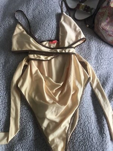 Badeanzug sexy Style, vorne gekreuzt offen, hohes Bein, sieht aus wie eine Göttin! - Bild 1 von 9