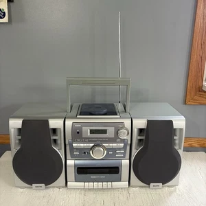 SANYO CWM-460 SINTETIZZATORE TUNING CASSETTA AM-FM, CD,BOOMBOX impianto stereo TESTATO - Foto 1 di 21