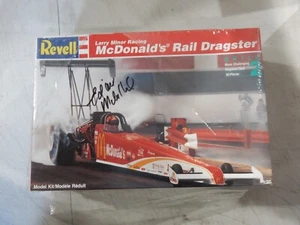 KIT MODELO LARRY MINOR MC DONALDS TOP FUEL DRAGSTER FIRMADO POR ED Mc CULLOCH - Imagen 1 de 3