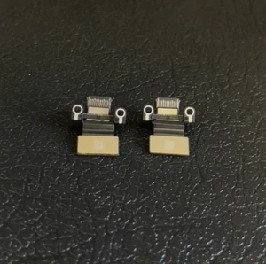 Genuine Apple MacBook Air 13" A2681 2022 USB-C Board Replacement OEM (2 Pieces) - Afbeelding 1 van 4