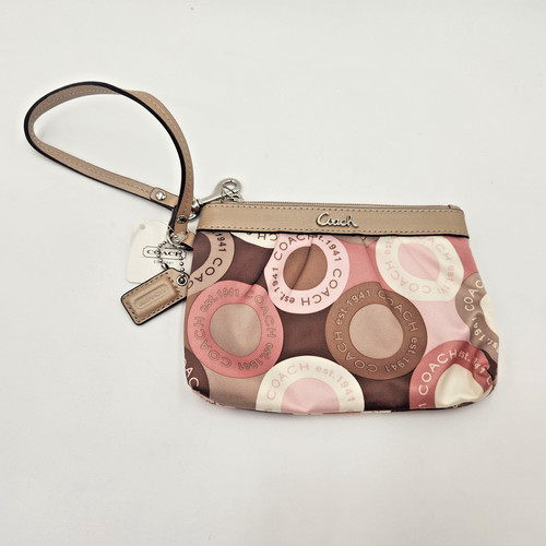 Nuovo braccialetto Coach Signature Madison raso multicolore con finiture in pelle marrone chiaro.