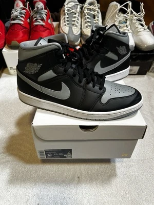 Air Jordan 1 Mid “Sombra” - Talla 10 Hombre/12 Mujer Foto 1 de 4