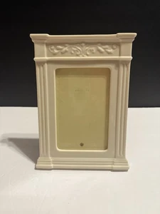 Marco de fotos Lenox Portrait Gallery II romano friso marfil porcelana 4x6 - Imagen 1 de 6