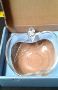 BEATIFUL FINE CRYSTAL APPLE CANDY DISH. BRAND NEW IN BOX & ORIGINAL PACKAGING. - Picture 1 of 4