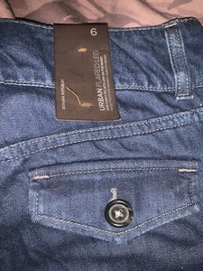 Banana Republic Urban Flared Leg Jeans Size 6 Womens Dark Wash Blue - Picture 1 of 5
