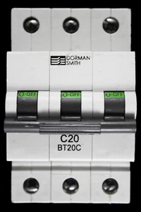 DISJONCTEUR TRIPLE POLE MCB DORMAN 20 AMP CURVE C 6kA BT20C BC - Photo 1/6