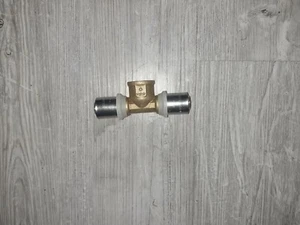 TEE femmina a pressare multistrato 20x1/2x20 spess. 2,50 Valsir VS0170923 - Foto 1 di 1