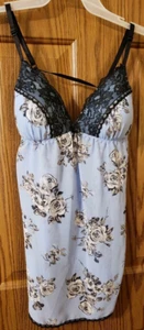 APT.9 Mujer Bebé Muñeca Negligée Conjunto de Ropa de Noche Talla Med Azul Claro con Rosas NUEVO - Imagen 1 de 8