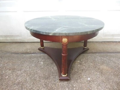 Круглый журнальный столик R. Powell в стиле ампир бомбей из красного дерева с зеленым мраморным верхом - Изображение 1 из 4