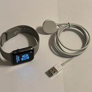 Apple Watch Series 1 42mm Space Gray Aluminum Case Case Sport Band Smart Watch - Zdjęcie 1 z 6