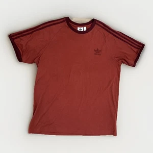 Camiseta Adidas Originals 3 Rayas - JN7019 - Preloved Ruby (Rojo) - Hombre’s S **NUEVA** - Imagen 1 de 5
